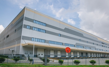 浙江綠地鉑選電子商務(wù)有限公司  綠地全球進(jìn)口商品浙江運(yùn)營中心（嘉興綜合保稅）項目 EPC總 承包 嘉興綜合保稅區(qū)興業(yè)路東側(cè)、大橋港南側(cè)、東巡邏通道西側(cè)、區(qū)和路北側(cè)。